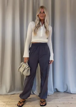 AmayaMD pants>Modström Hot