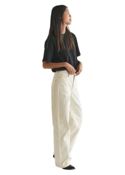 Carla Jeans></noscript>Woodbird New