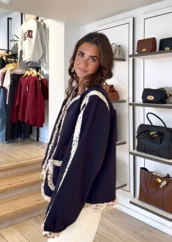 Como Jacket><noscript><img width=