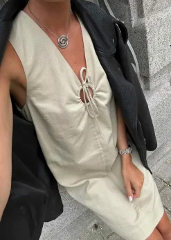 DaynaMD dress></noscript>Modström Discount