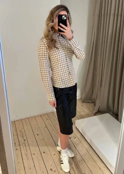 Deep Leather Shorts>Oval Square