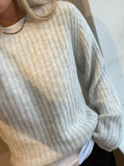 Goldie o-neck>Modström Hot