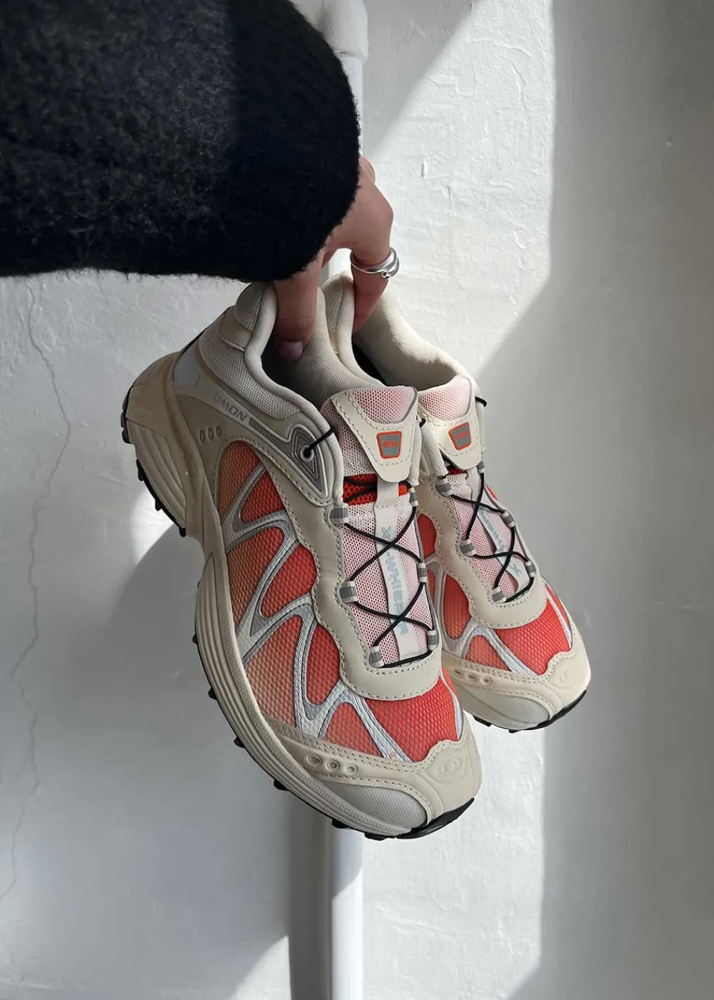 XT-WHISPER>Salomon New