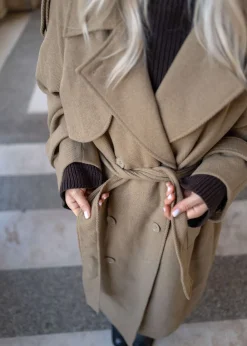 BorakMD coat><noscript><img width=