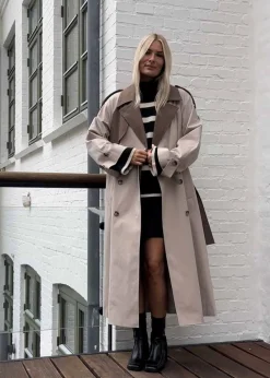 BrodaMD coat><noscript><img width=