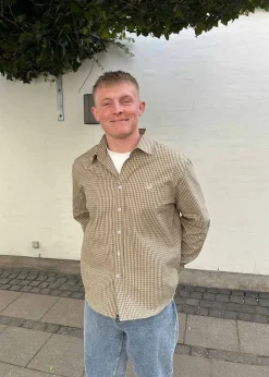 Checkered Shirt><noscript><img width=