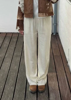 DarrelMD pants><noscript><img width=