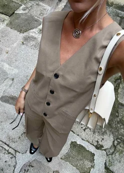 GaleMD 2 vest><noscript><img width=