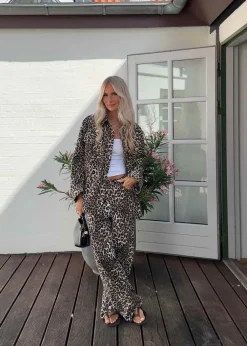 HarveyMD print pants></noscript>Modström Hot