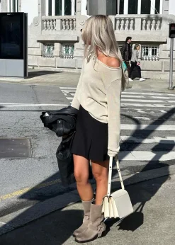 IvonneMD o-neck><noscript><img width=