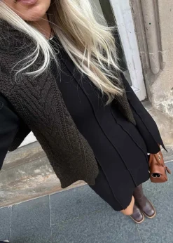 KaitoMD dress><noscript><img width=