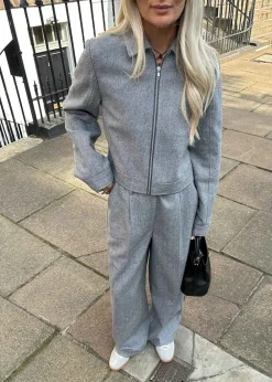 LissieMD jacket><noscript><img width=