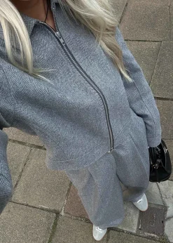 LissieMD jacket><noscript><img width=