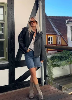 Maggie Blooke Shorts><noscript><img width=