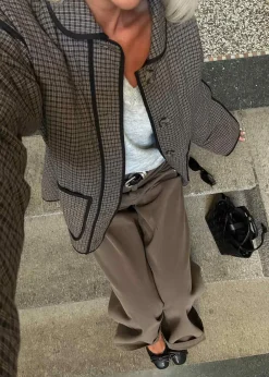 Ominemd jacket><noscript><img width=