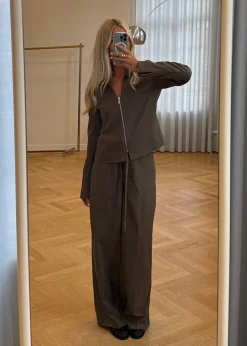 Pedromd pants><noscript><img width=