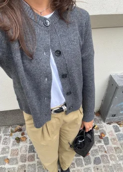 Riot><noscript><img width=