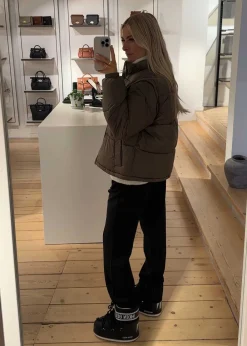 SammiMD jacket></noscript>Modström Discount