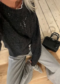 VERBIER CABLE KNIT></noscript>The Garment